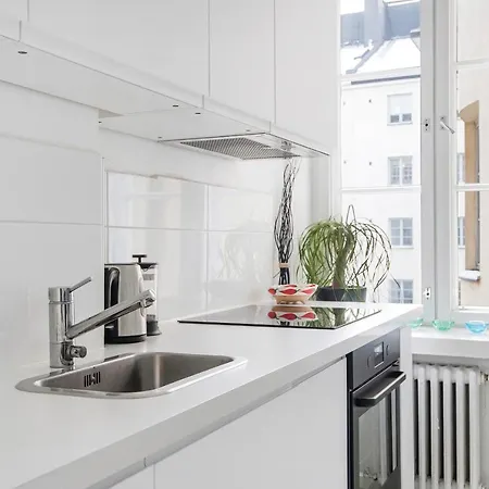 Wehost Studio For 4 With A Soothing Inner Yard Park View